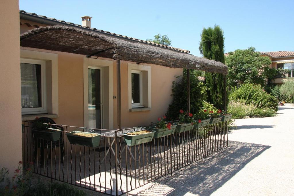 Loriol-du-Comtat Residence Les Peupliers מראה חיצוני תמונה